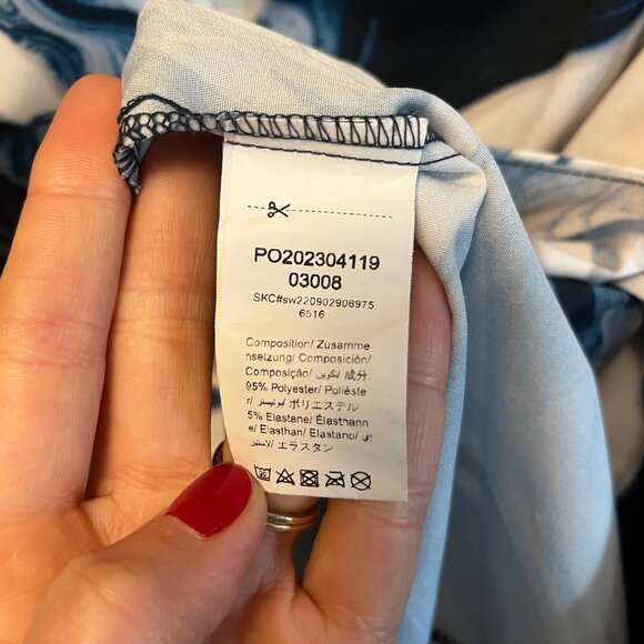 Patterned V Neck Button Down Sleeveless Blouse - L - Picture 8 of 8